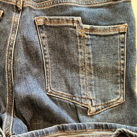 Good American:GOOD LEGS FLARE JEANS- Size 8/29 - Picture 4 of 6